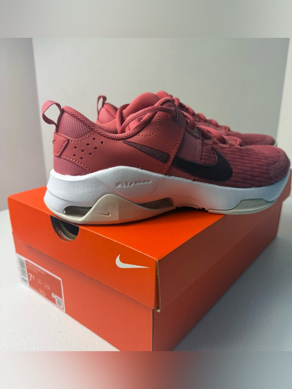 Nike Zoom BELLA 6 Women’s Sneakers Size 7.5 Pink Burgundy Athletic Shoes